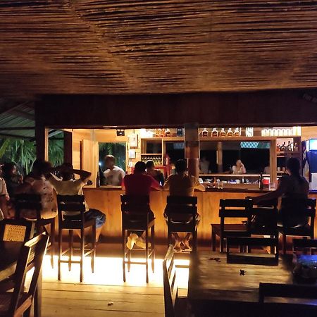 Paraiso Beach Hotel Brig Bay Экстерьер фото