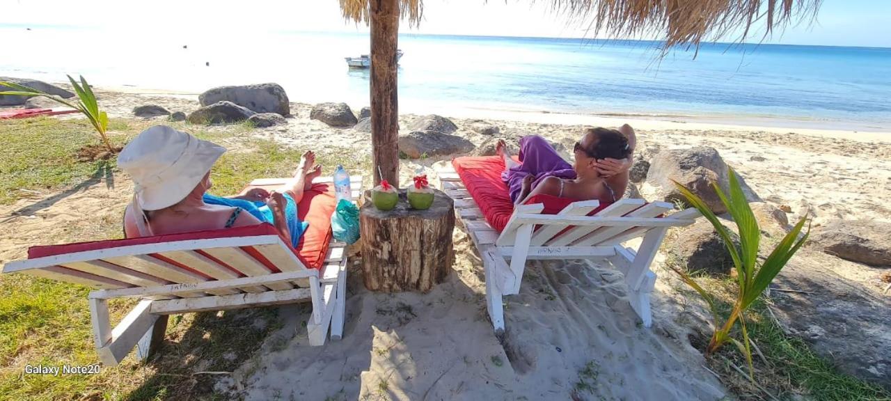 Paraiso Beach Hotel Brig Bay Экстерьер фото