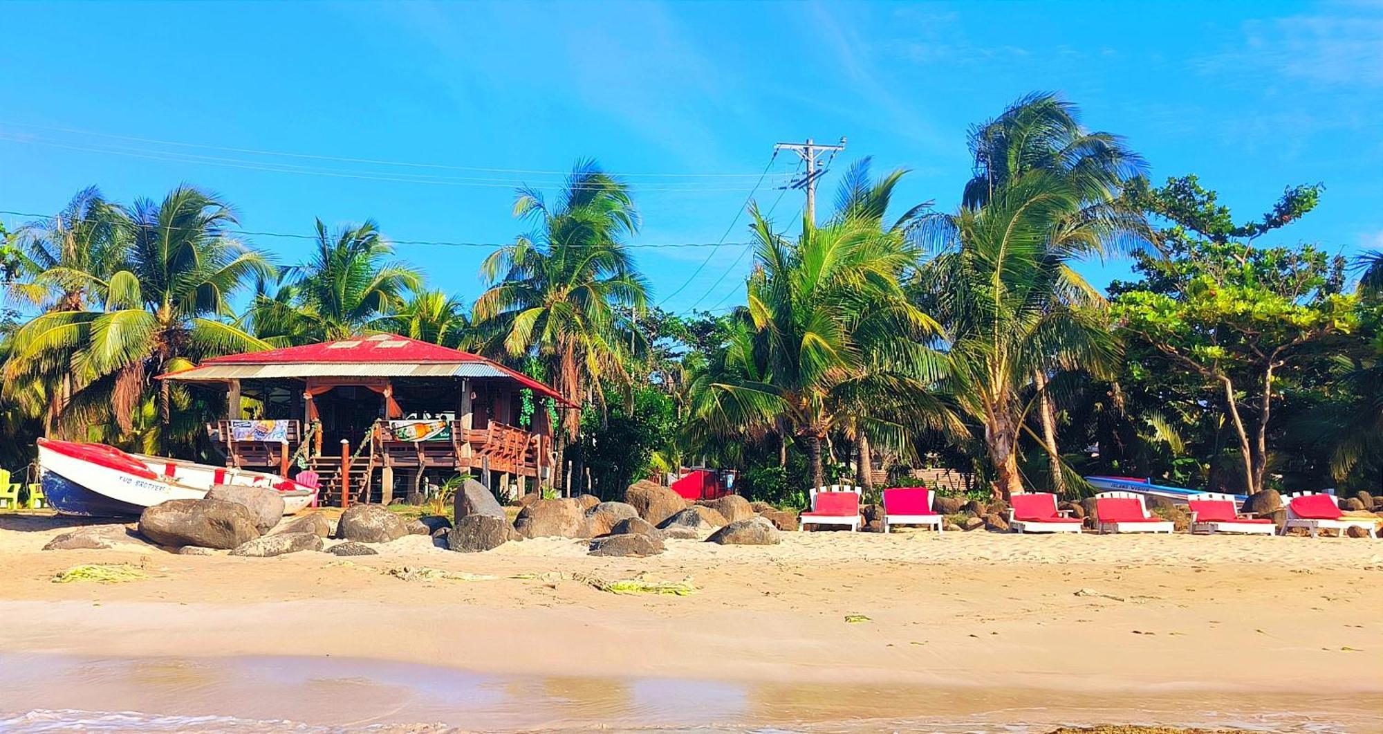 Paraiso Beach Hotel Brig Bay Экстерьер фото