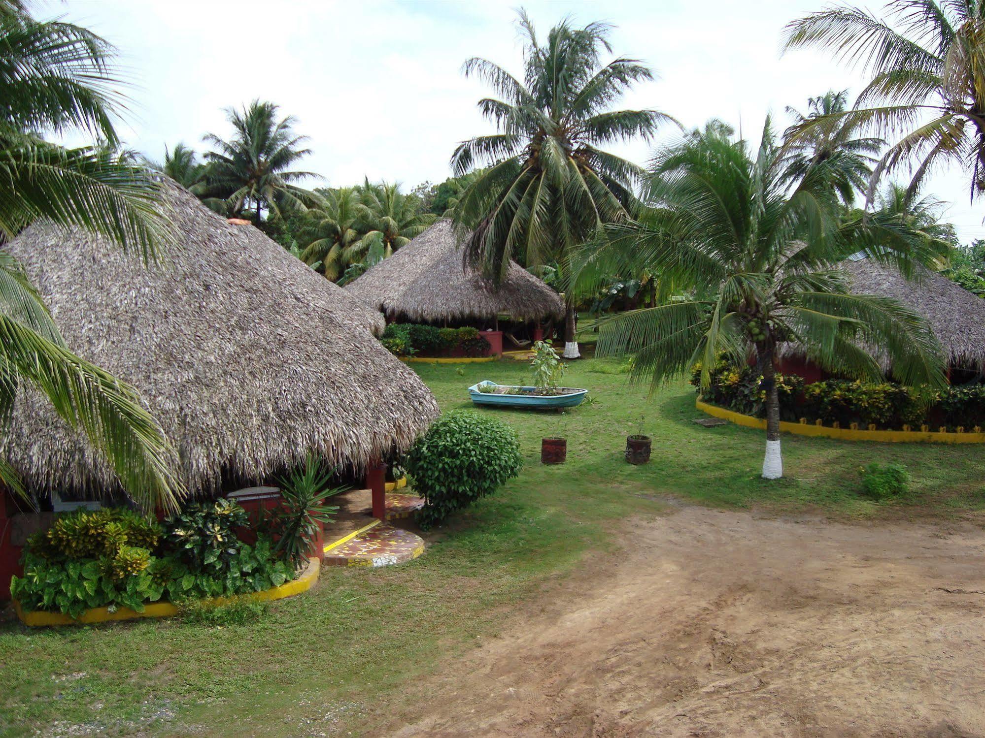 Paraiso Beach Hotel Brig Bay Экстерьер фото