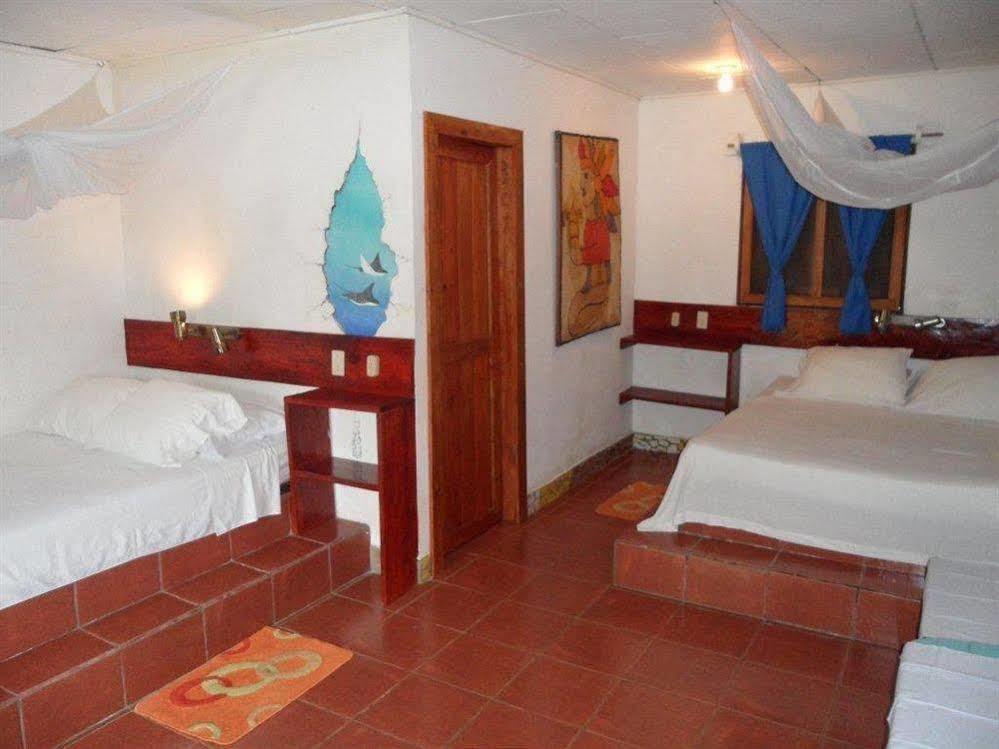 Paraiso Beach Hotel Brig Bay Экстерьер фото