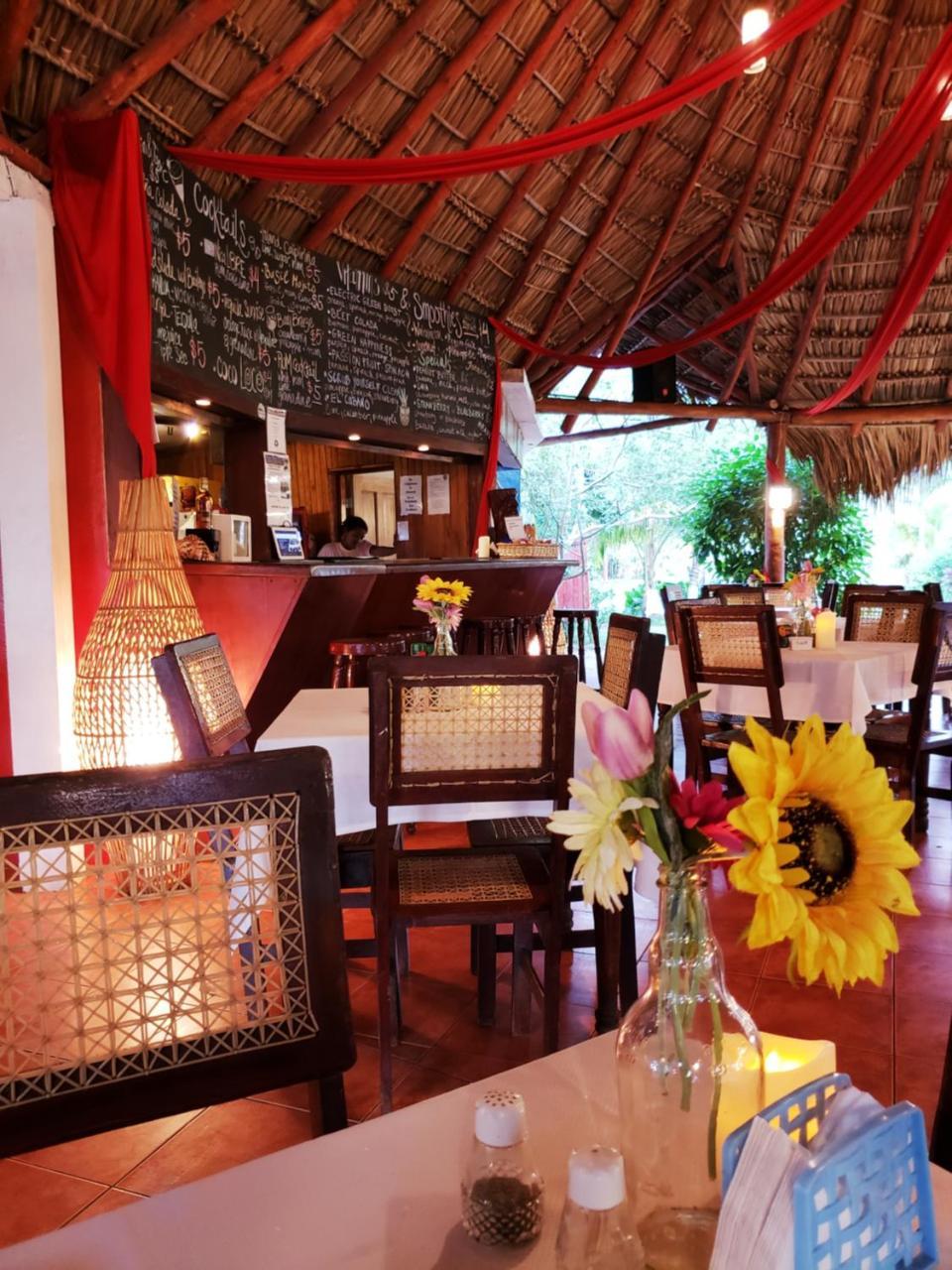Paraiso Beach Hotel Brig Bay Экстерьер фото