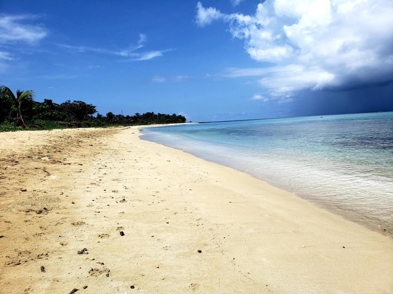 Paraiso Beach Hotel Brig Bay Экстерьер фото