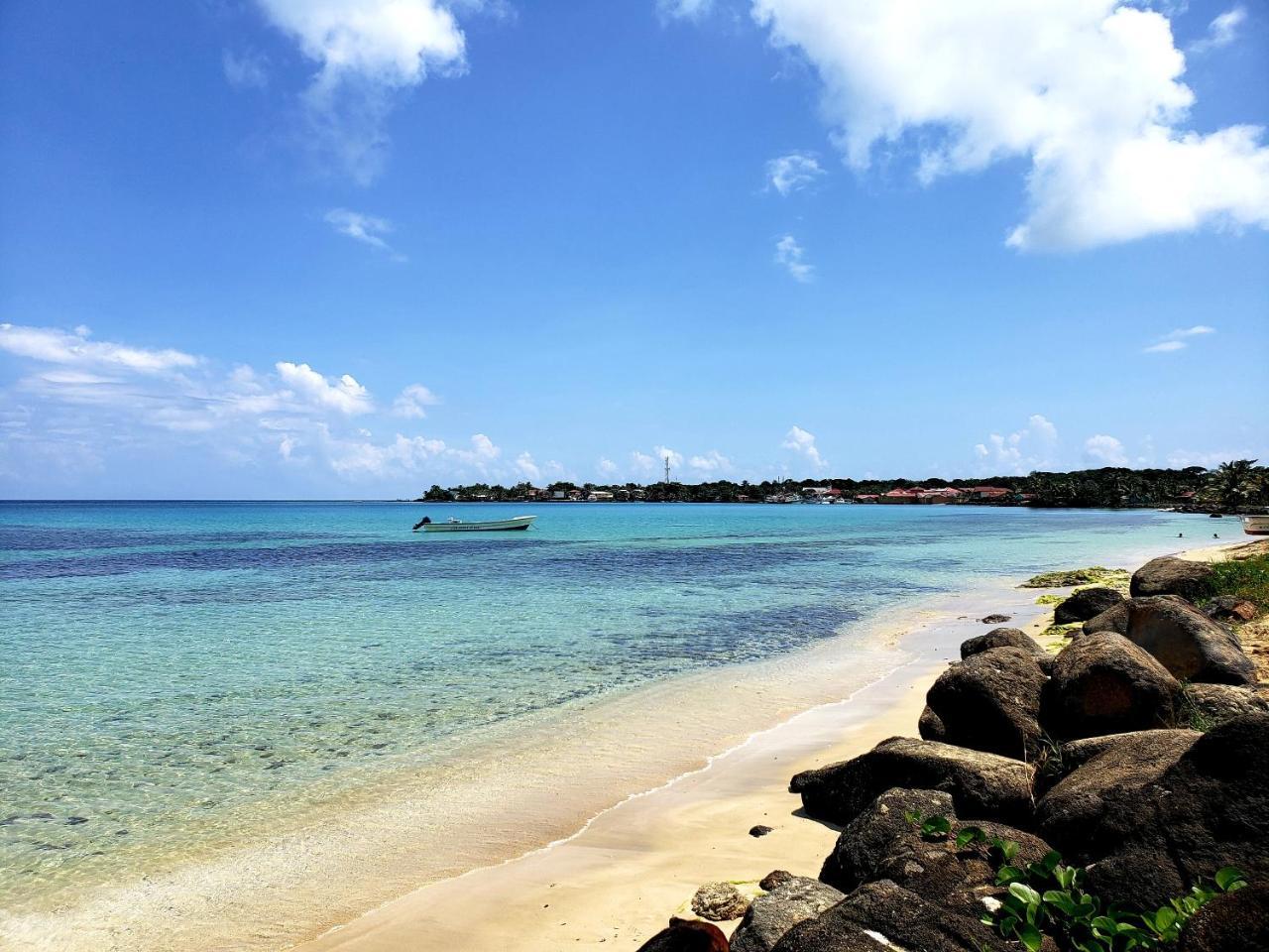 Paraiso Beach Hotel Brig Bay Экстерьер фото