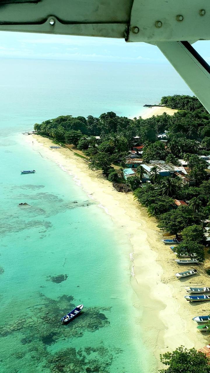Paraiso Beach Hotel Brig Bay Экстерьер фото